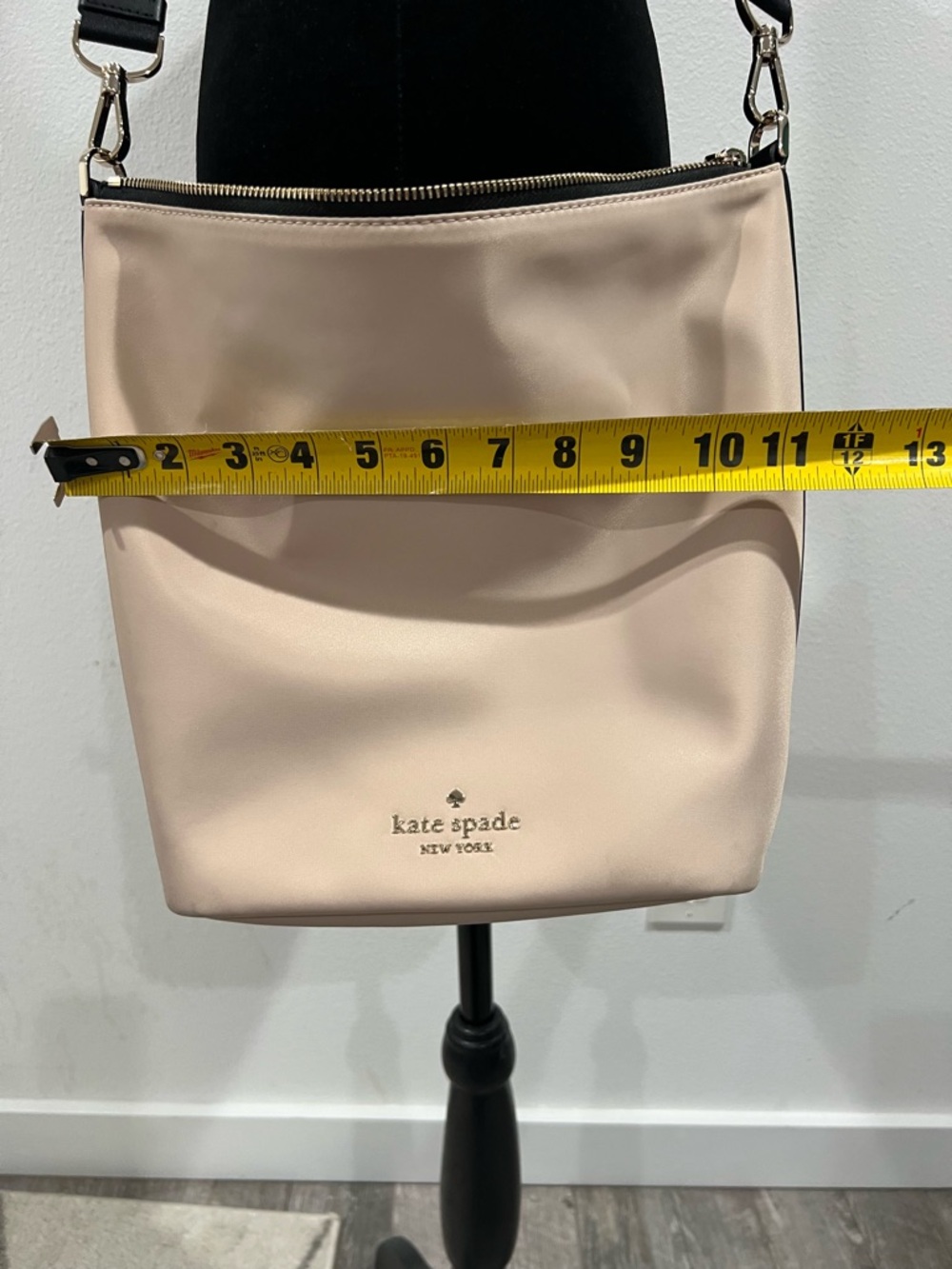 Kate Spade Chelsea Large Duffle Crossbody Beige Neutral Everyday Bag - Picture 12 of 12